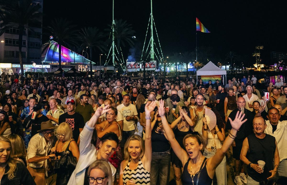 Aquí puedes ver todas las imágenes del primer día de Ibiza Pride 2026 en s'Arenal Aquí puedes ver todas las imágenes del primer día de Ibiza Pride 2026 en s'Arenal