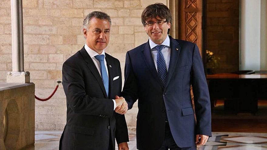 Íñigo Urkullu i Carles Puigdemont al palau de la Generalitat el juny del 2017.