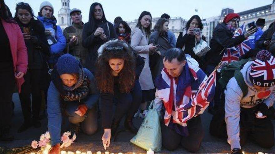 Homenatge a Trafalgar Square a les víctimes de l&#039;atemptat de dimecres