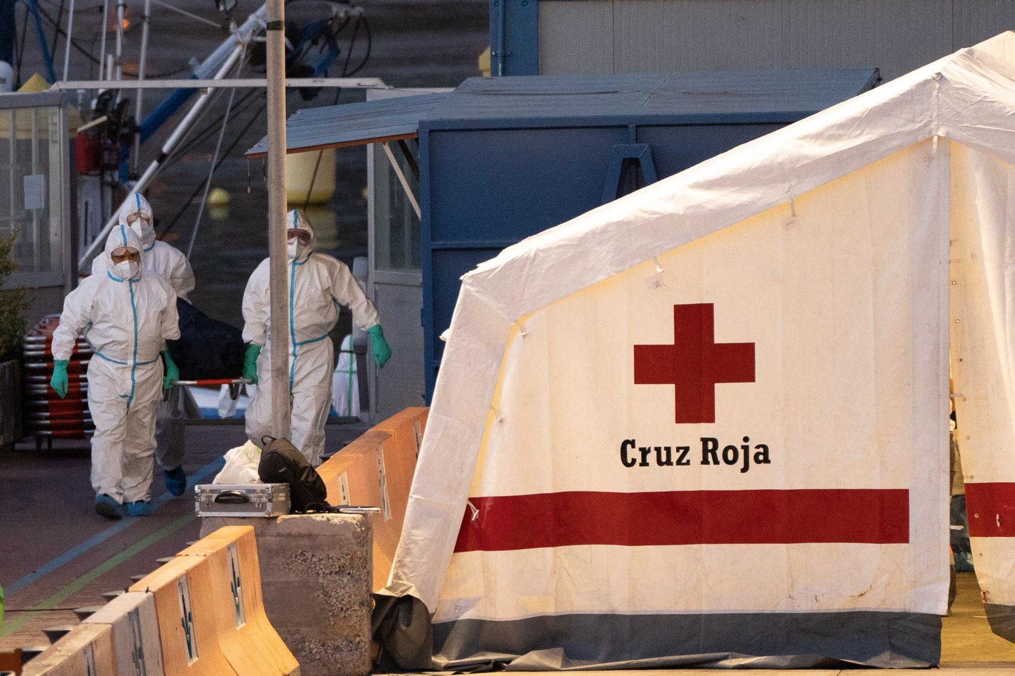 Llegada de los cadáveres migrantes fallecidos cerca de El Hierro (28/04/21)