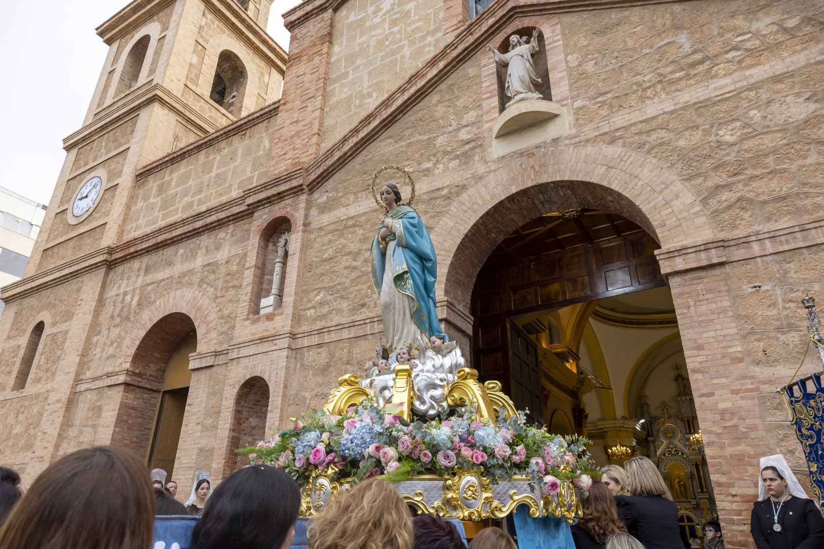 Emotivo Encuentro del Domingo de Resurrección en Torrevieja