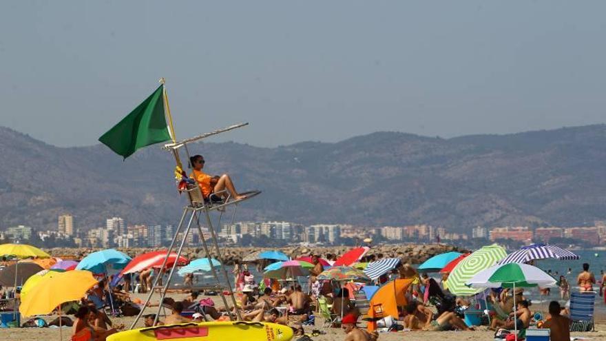 Un ultraligero cae al mar en Benicàssim y su ocupante resulta ileso