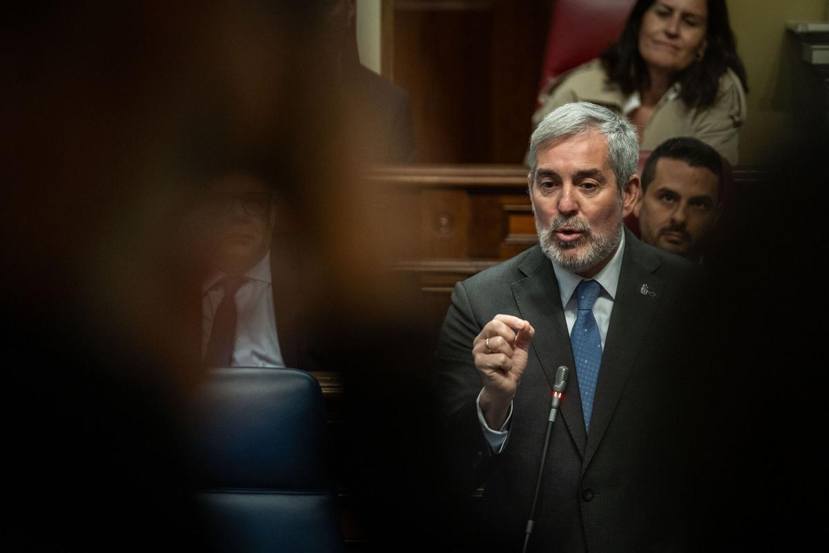 Pleno del Parlamento de Canarias Preguntas de control al presidente Fernando Clavijo sobre la crisis sanitaria del MV Hondius. Al resto de consejeros se les preguntará y comparecerán para abordar otros asuntos.