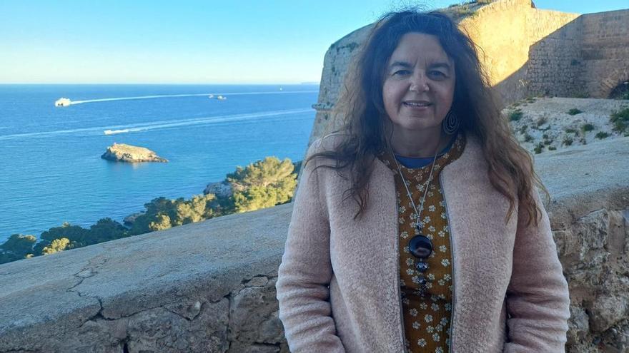 Josefa Ribas presenta 'Entre la mar i l'univers', un viaje fantástico por la Ibiza real e imaginada