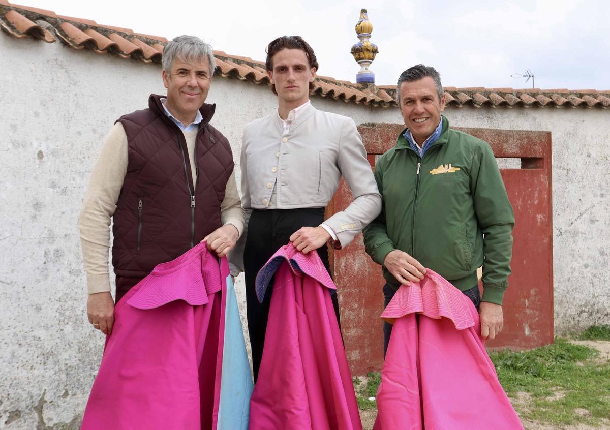 El novillero Borja Escudero estrena apoderado