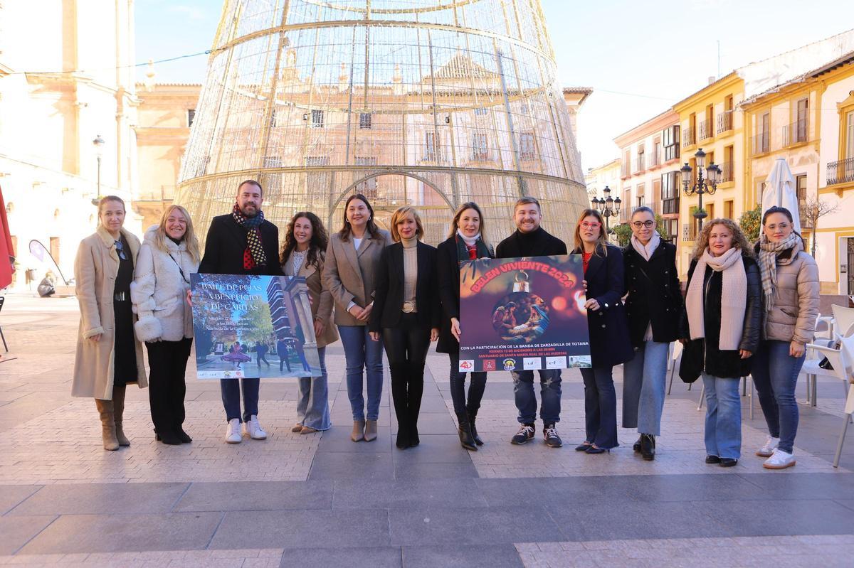 La presentación se llevaba a cabo en la Plaza de España.