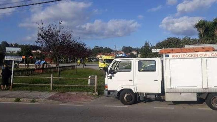 Operativo de evacuación de la mujer, en Vilariño. // Cedida