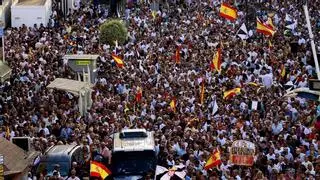 Miles de ceutíes salen a la calle al grito de “Basta ya: Ceuta no se rinde”