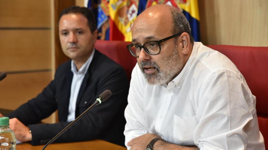 El consejero Juan Manuel Brito, ayer junto a Gustavo VIera.