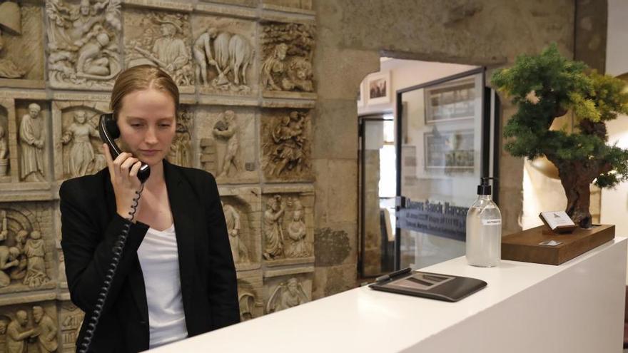 La recepció de l&#039;Hotel Museu Llegendes de Girona.