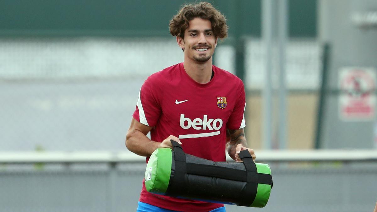 Álex Collado, durante un entrenamiento con el primer equipo del Barça