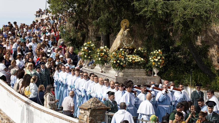 Una tarde radiante de &#039;vivas&#039; a la patrona de Cáceres