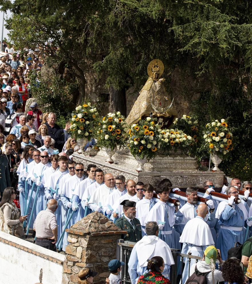 Una tarde radiante de &#039;vivas&#039; a la patrona de Cáceres