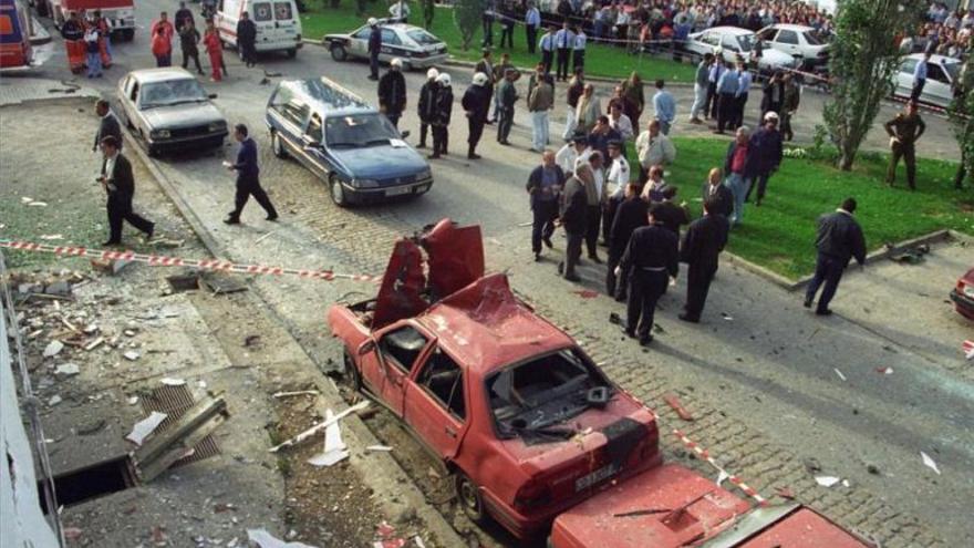 Estado en el que quedó lugar del atentado, en Carlos III, tras la explosión en 1996.