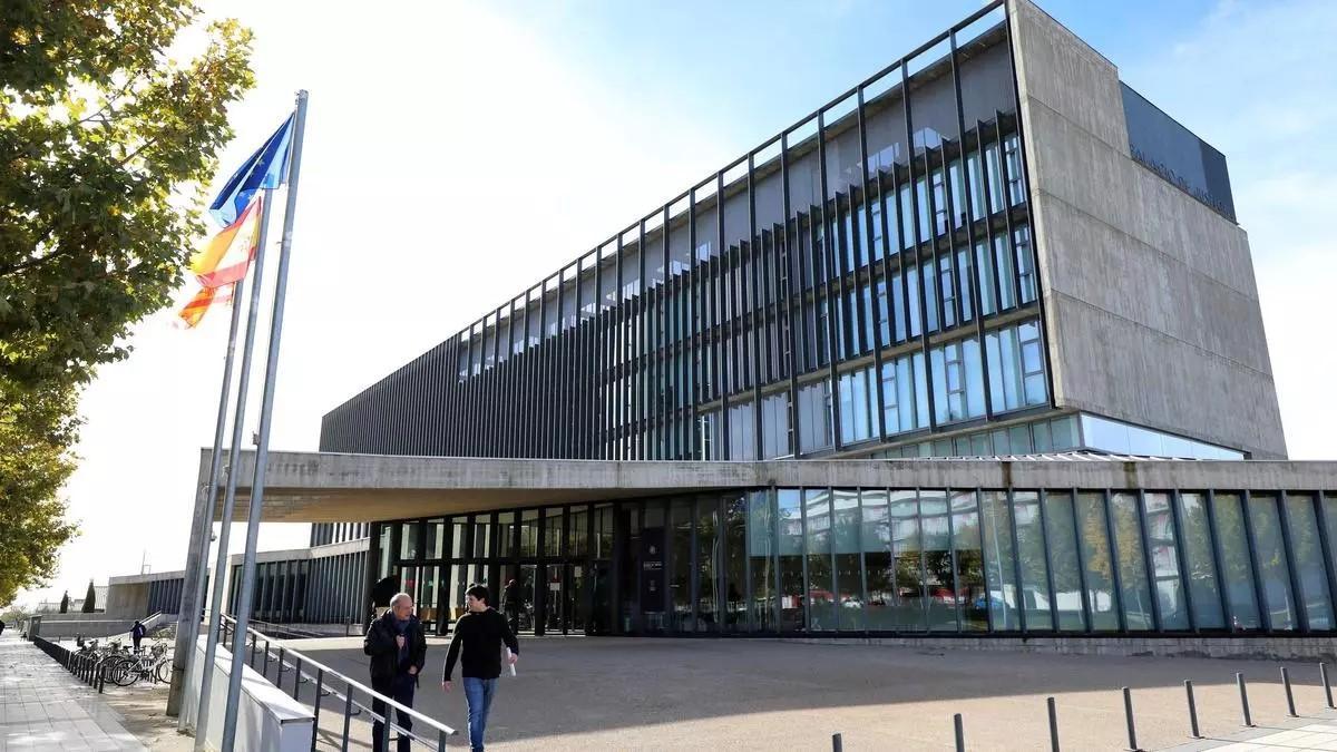 Imagen de archivo de la sede de la Audiencia Provincial de Huesca.