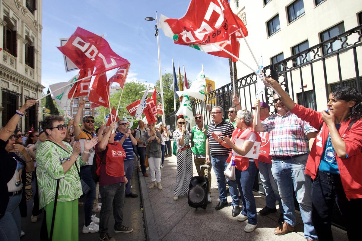 Concentración de funcionarios de Justicia junto a la Delegación del Gobierno en Murcia en mayo del año pasado.