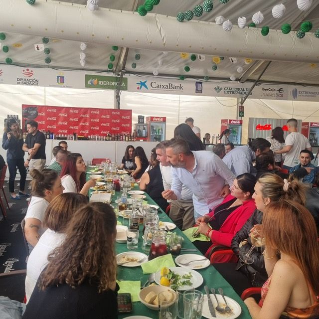 FOTOGALERÍA | Ambiente en las comidas en la caseta en homenaje al centenario de El Periódico Extremadura