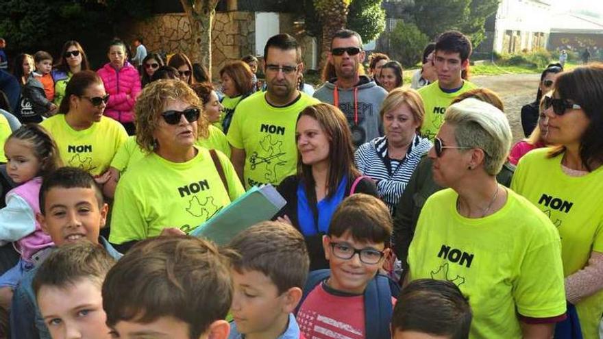 Una de las movilizaciones de alumnos de A Torre de A Illa. // I.A.