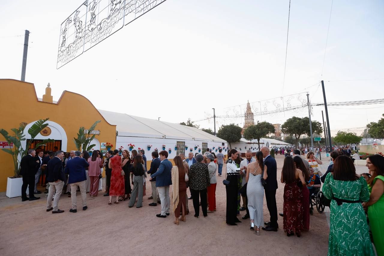 El Arenal se anima desde primera hora en el día del inicio de la Feria de Córdoba