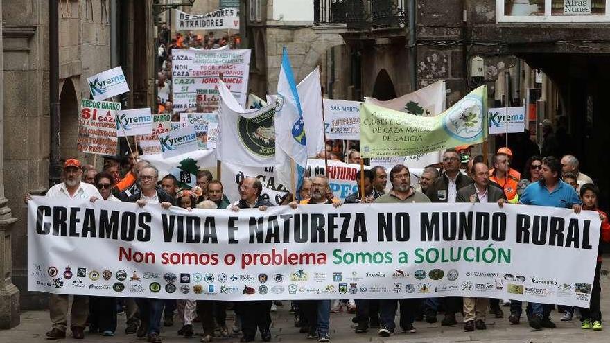 Manifestación de organizaciones del rural gallego ayer en Santiago.