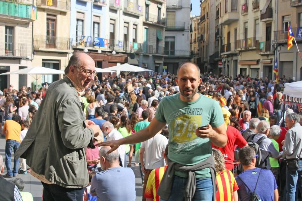 Penjada de cartells a Manresa pro referèndum