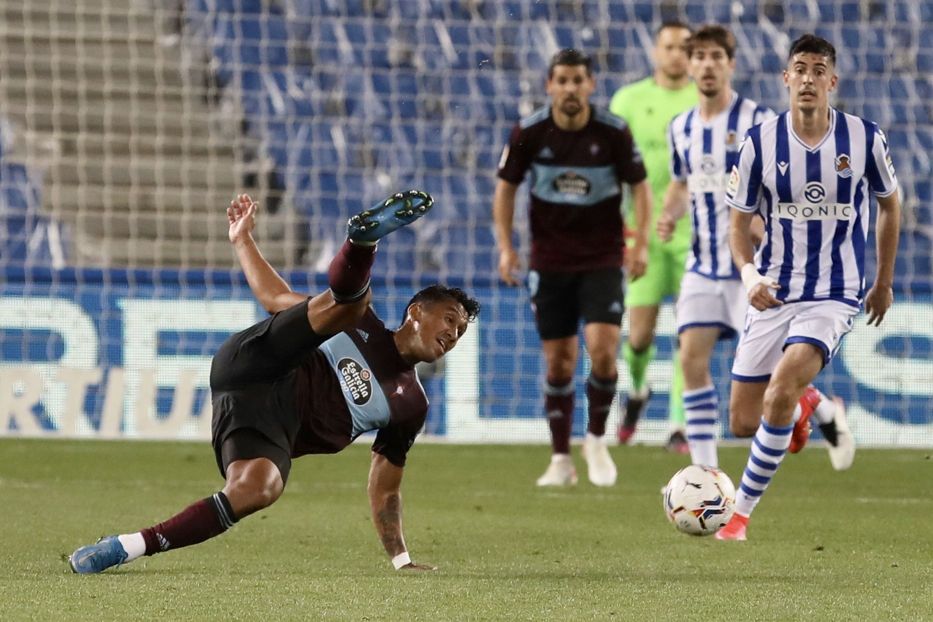 Jugadores, lances, duelos y goles del Real Sociedad-Celta en imágenes