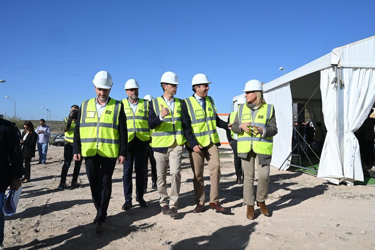 El presidente Mazón visita obras de vivienda pública en Rabasa