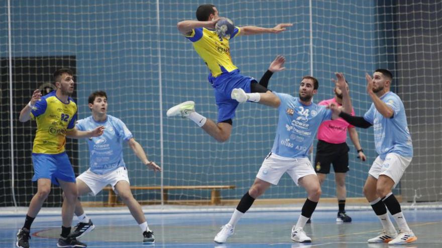 El Trasmapi UD Ibiza HCE juega en Antequera un duelo directo