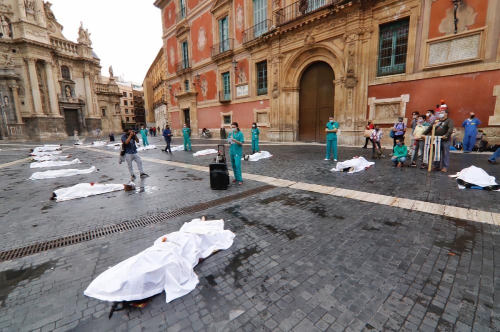 Las 'victimas' de la crisis climática, exhibidas en Murcia