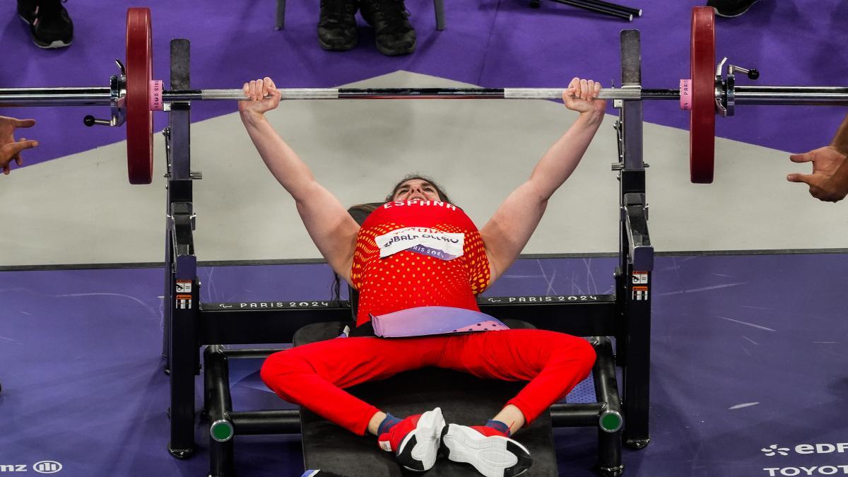 Loida Zabala en el concurso de halterofilia 50 kg. La Chapelle Arena. Juegos Paralímpicos París 2024.