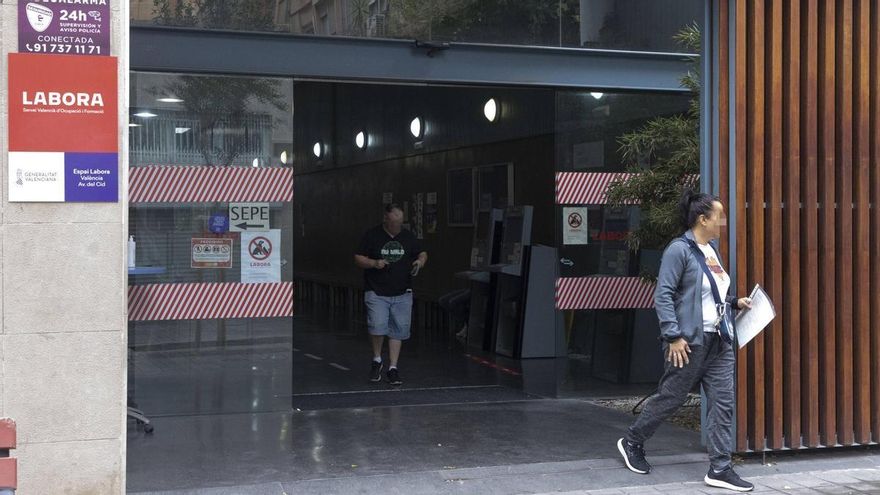 El Gobierno llega a un acuerdo con la banca para adelantar los pagos de los ERTE provocados por la DANA