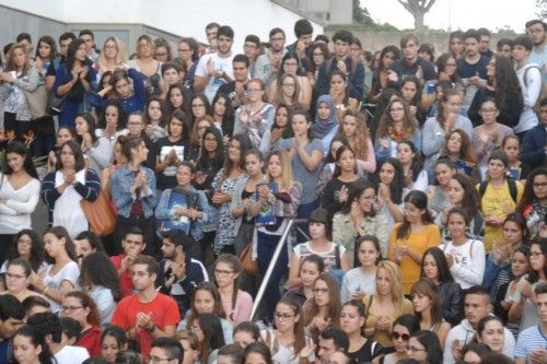 MINUTO SILENCIO ALUMNA ASESINADA