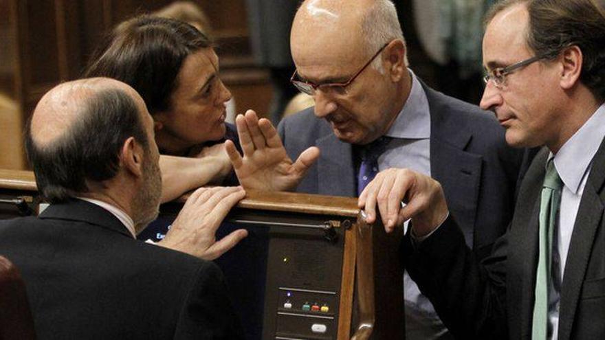 El pacto PP-PSOE subleva al resto de grupos