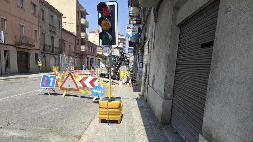 Pas alternatiu a la carretera de Santpedor de Manresa per una avaria al clavegueram