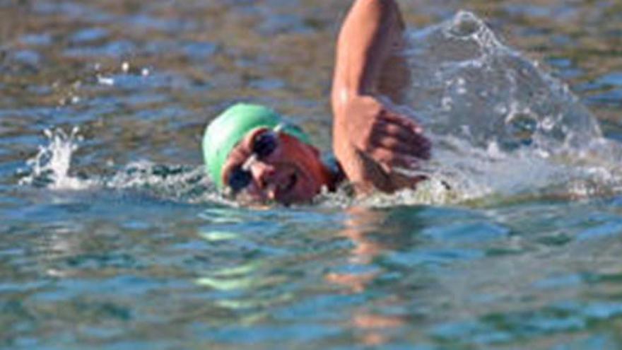 Tita Llorens emprende hoy  su tercer intento de cruzar  a nado desde Jávea a Ibiza