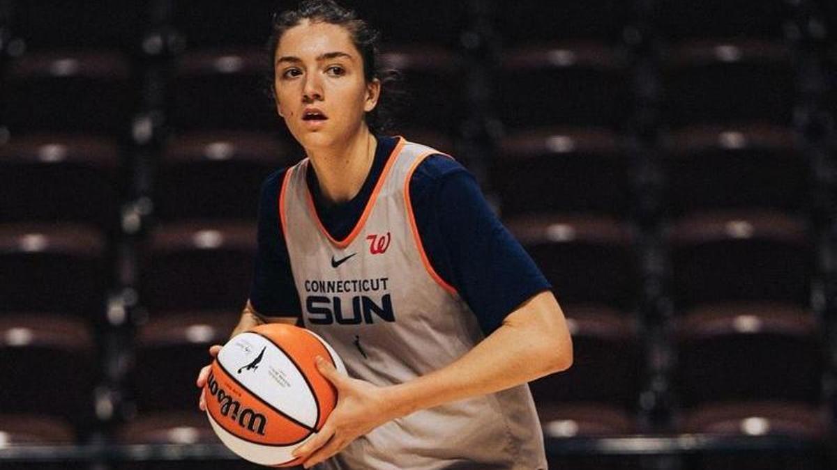 La mallorquina Helena Pueyo, entrenando en el campus de las Connecticut Suns