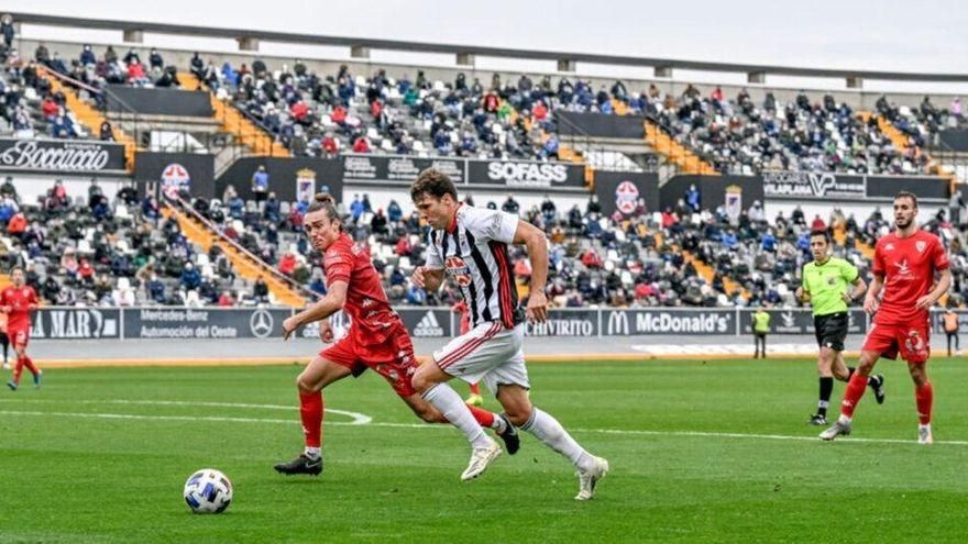 Alayeto avanza hacia la portería rival la pasada temporada.