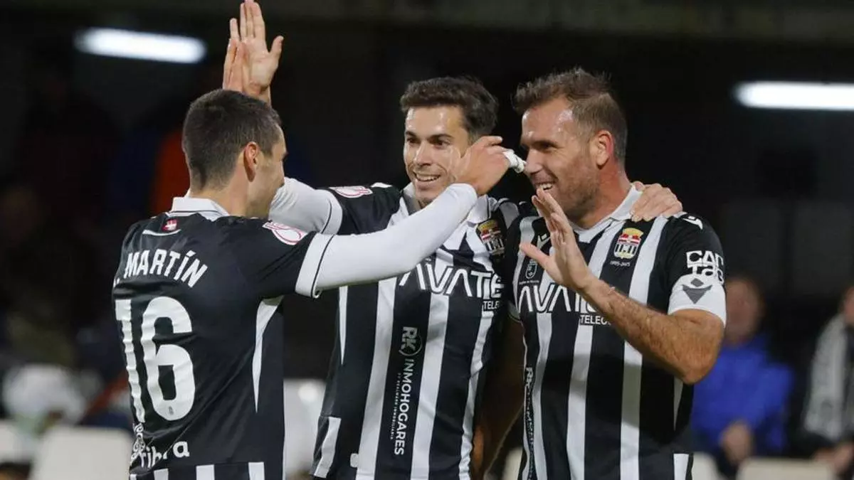 Confiar o dejar ir, el dilema en el FC Cartagena