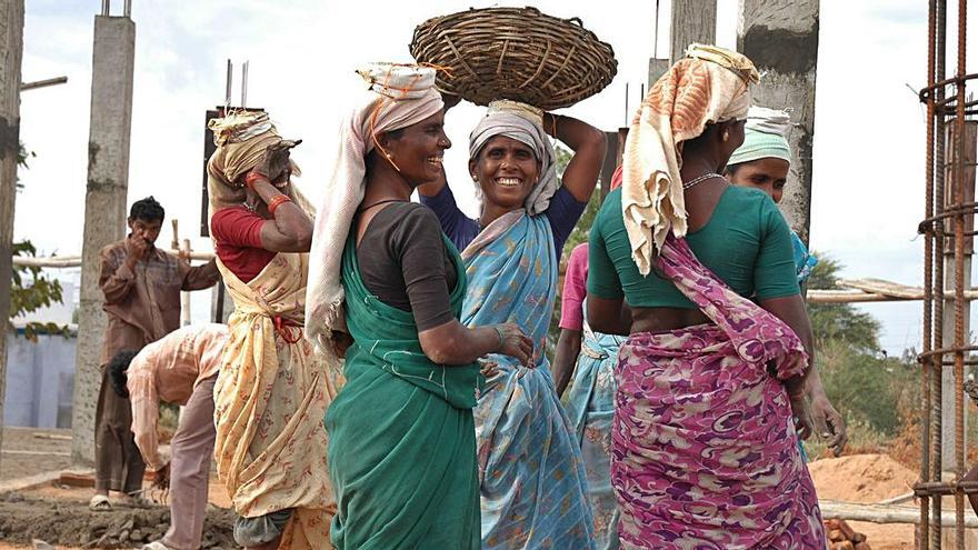 Mujeres en la aldea de Devadulakonda (Anantapur), en la India. | MATEO CARLOS