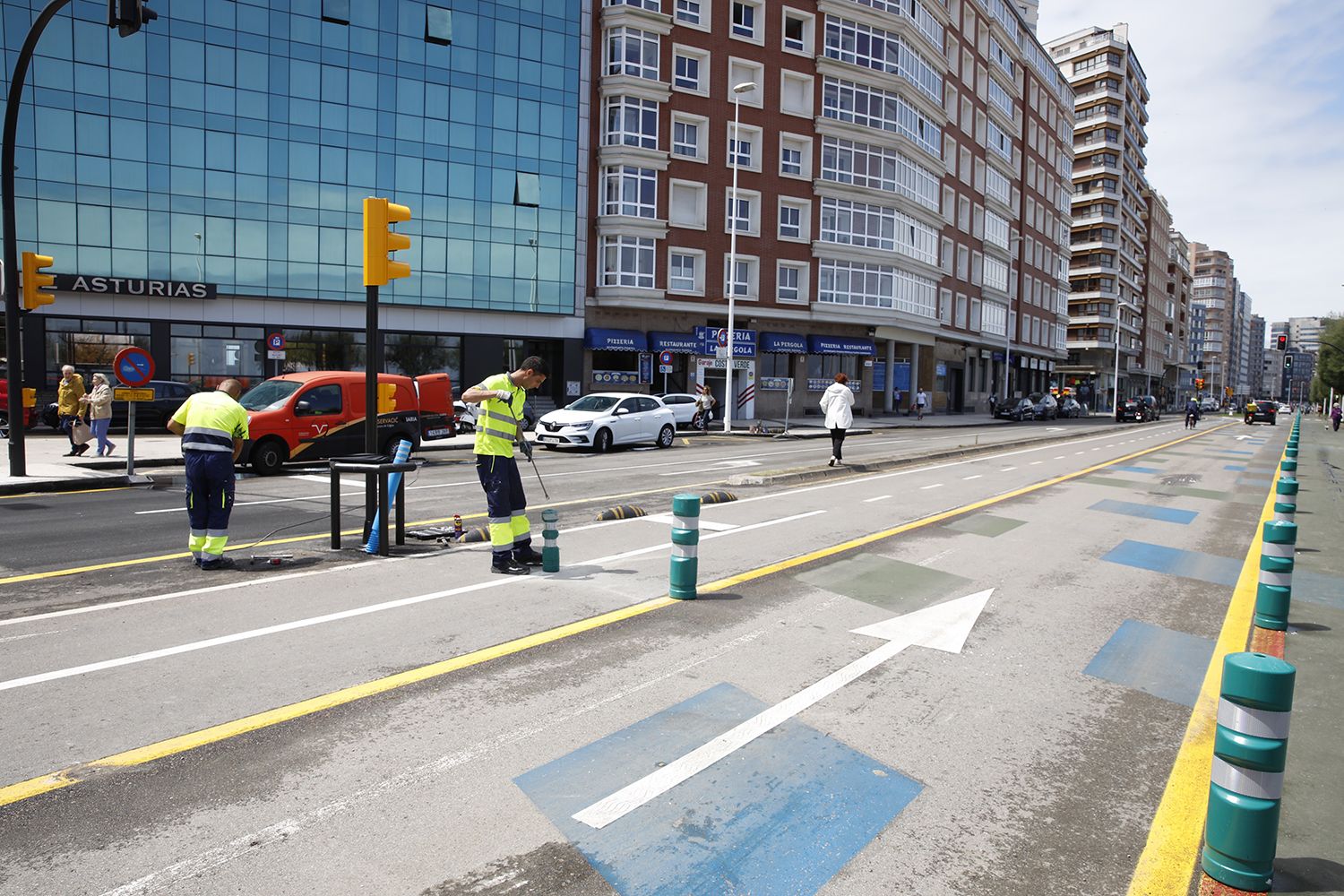 En imágenes: así ha sido la reapertura al tráfico del "cascayu" de Gijón