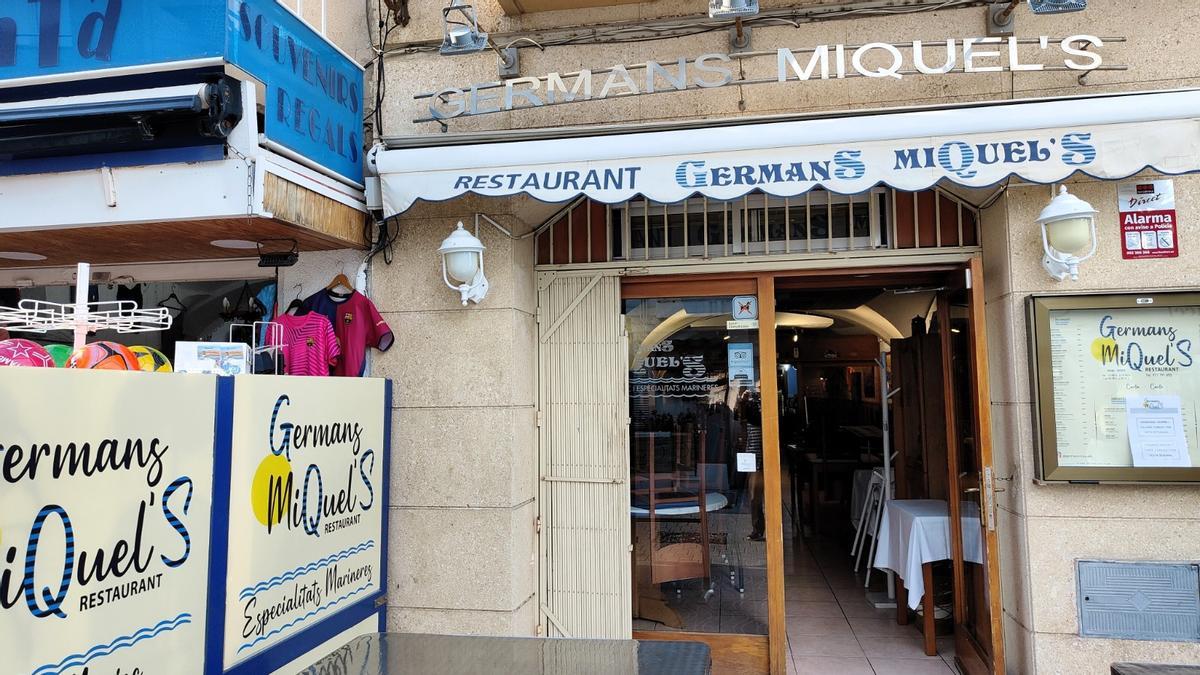 La entrada del restaurante Germans Miquel's, en Cambrils.