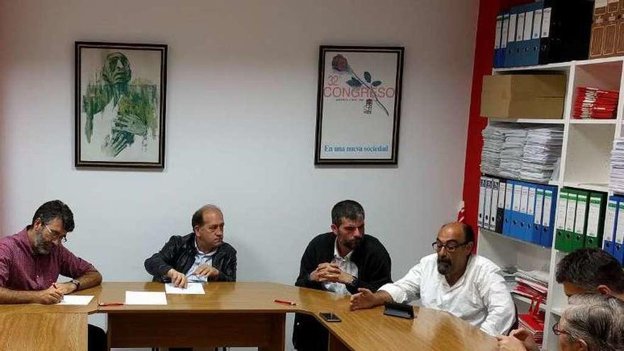 Reunión del PSOE con representantes de la comunidad educativa.