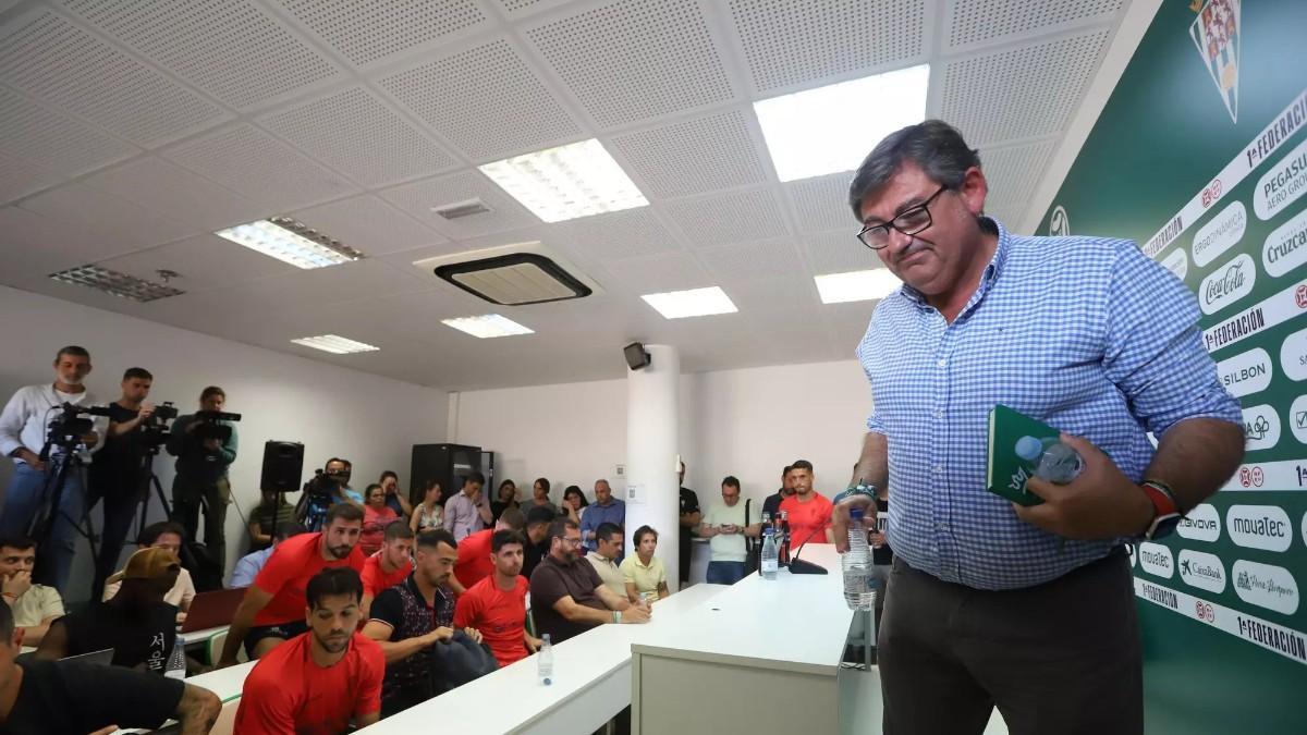 Javier González Calvo, en mayo del 2023, durante su despedida del Córdoba CF. / MANUEL MURILLO