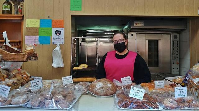 Paola García, otra de las trabajadoras del negocio en la calle Sagasta.