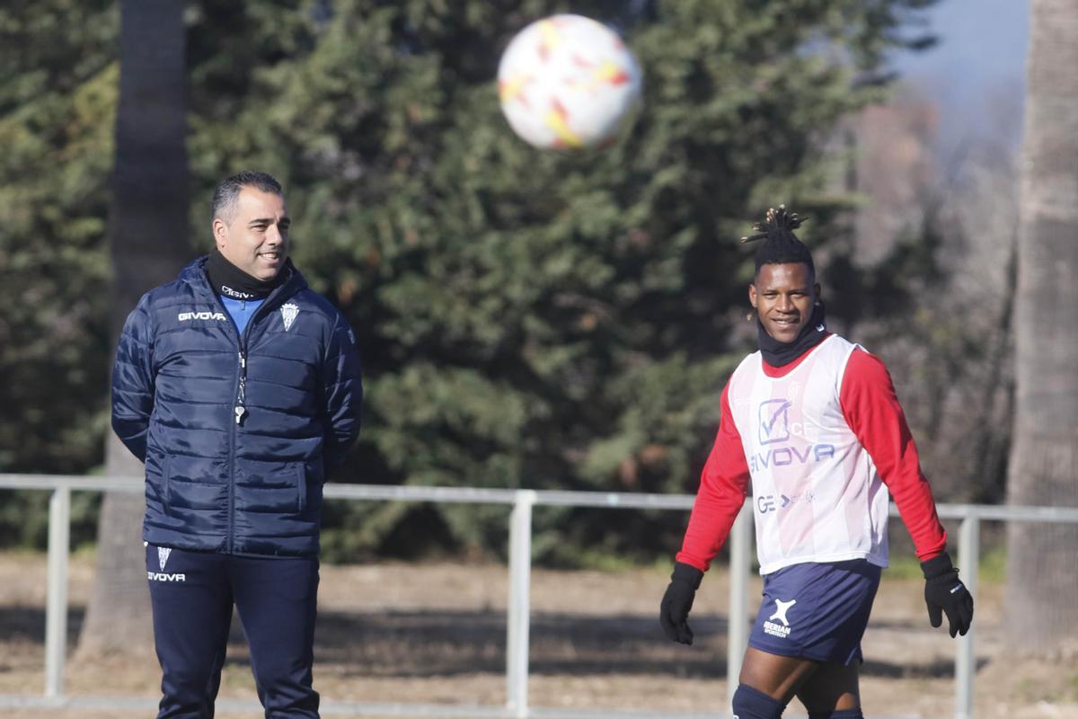 Germán Crespo y Cedric Teguia, en un entrenamiento del Córdoba CF en la Ciudad Deportiva, esta temporada.