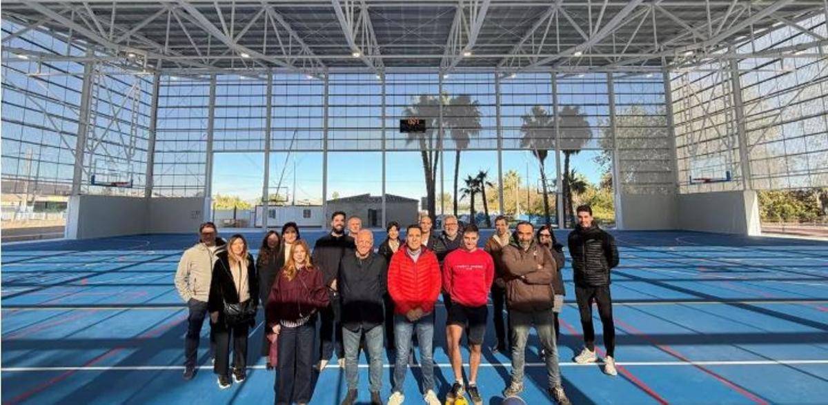 Autoridades y técnicos, al recepcionar la nueva pista.