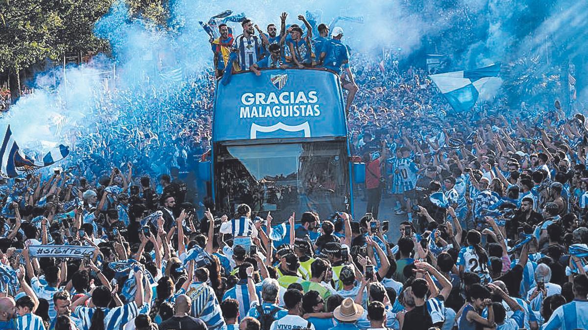 Celebración por las calles de Málaga en el ascenso a Segunda en 2024.