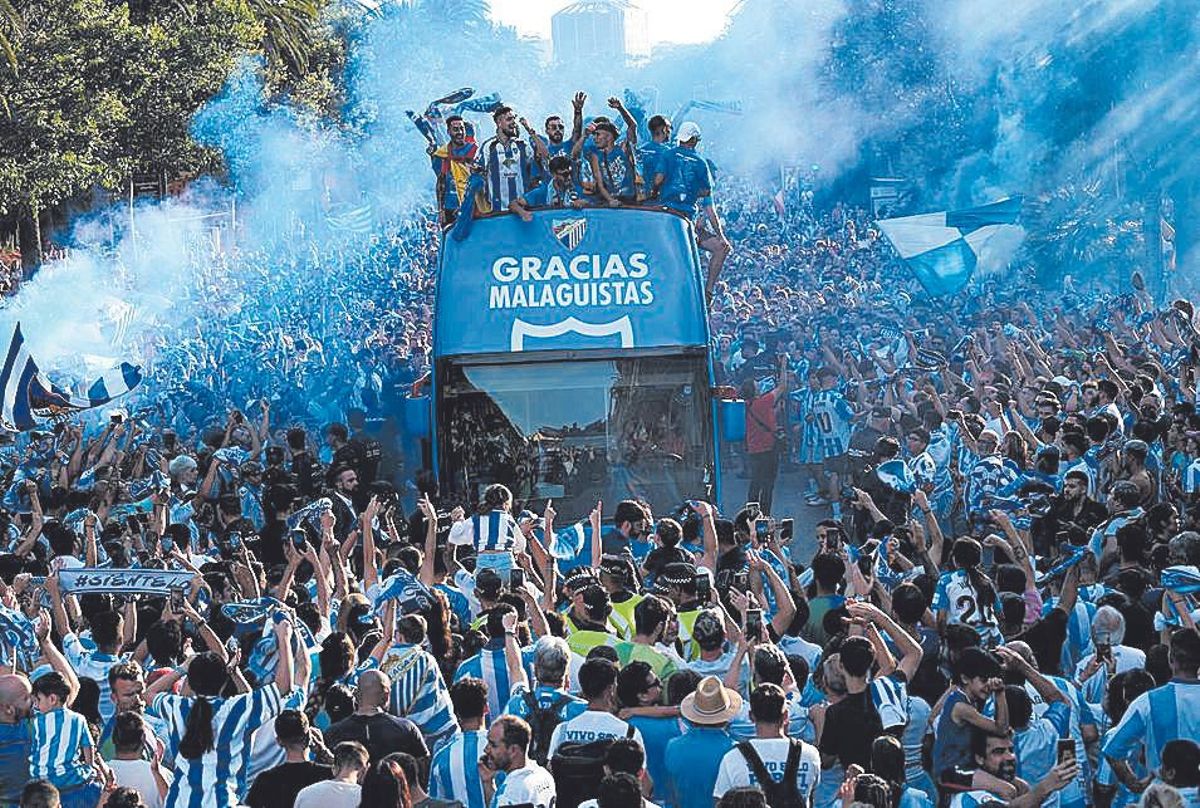 Celebración por las calles de Málaga al día siguiente.