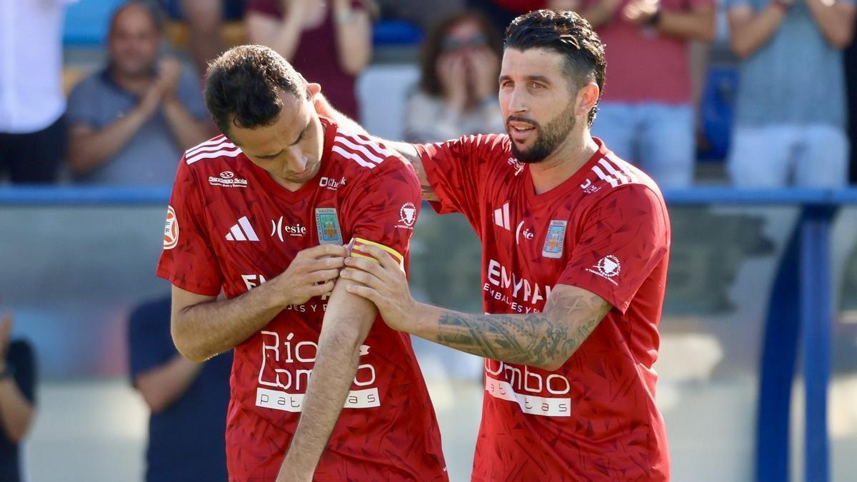 Los capitanes del Tarazona, durante un partido esta temporada.