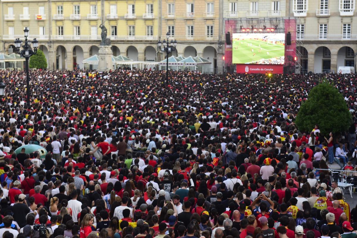 Aficionados de España en A Coruña viven la final del Mundial en María Pita